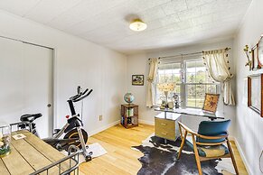 5 Mi to Lake Keowee: Stylish Salem Home w/ Yard!