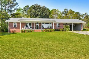 5 Mi to Lake Keowee: Stylish Salem Home w/ Yard!