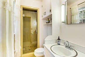 5 Mi to Lake Keowee: Stylish Salem Home w/ Yard!