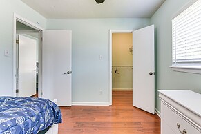 Patio, Fire Pit & Yard: Family Home in Pearland