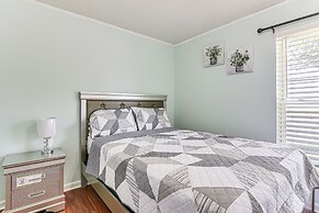 Patio, Fire Pit & Yard: Family Home in Pearland