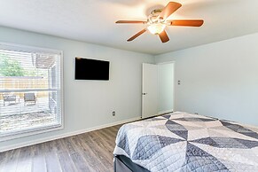 Patio, Fire Pit & Yard: Family Home in Pearland