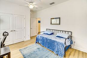 7 Mi to Flagler Beach: Breezy Stay w/ Pool Access!