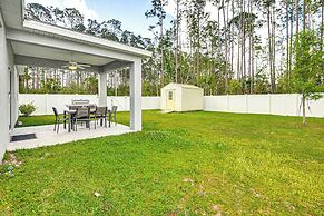 7 Mi to Flagler Beach: Breezy Stay w/ Pool Access!