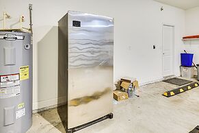 7 Mi to Flagler Beach: Breezy Stay w/ Pool Access!