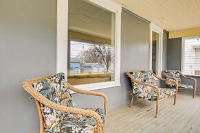 Walk to Dtwn Green Lake: Peaceful Getaway w/ Porch