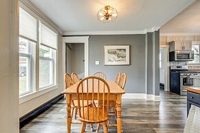 Walk to Dtwn Green Lake: Peaceful Getaway w/ Porch