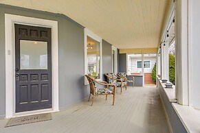 Walk to Dtwn Green Lake: Peaceful Getaway w/ Porch