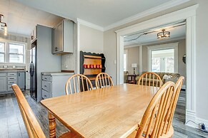 Walk to Dtwn Green Lake: Peaceful Getaway w/ Porch