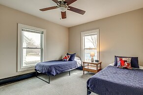 Walk to Dtwn Green Lake: Peaceful Getaway w/ Porch