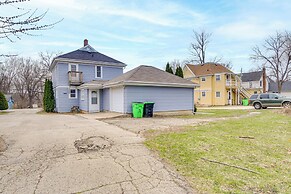 Walk to Dtwn Green Lake: Peaceful Getaway w/ Porch