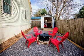 1 Mi to Dtwn Black Mountain: Home w/ Patio & Yard