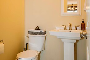 1 Mi to Dtwn Black Mountain: Home w/ Patio & Yard