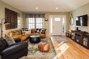 1 Mi to Dtwn Black Mountain: Home w/ Patio & Yard