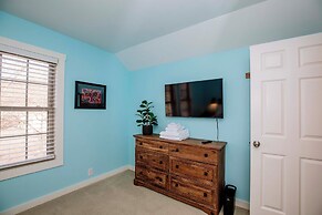 1 Mi to Dtwn Black Mountain: Home w/ Patio & Yard