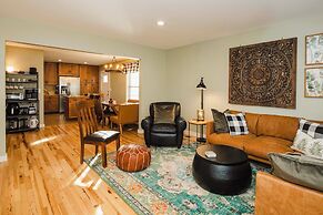 1 Mi to Dtwn Black Mountain: Home w/ Patio & Yard