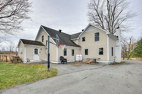 3 Blocks to Lake Ontario: Getaway in Cape Vincent!
