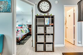 9 Mi to Charlotte Motor Speedway: Apt w/ Deck!