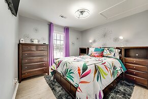 9 Mi to Charlotte Motor Speedway: Apt w/ Deck!