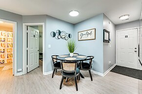 9 Mi to Charlotte Motor Speedway: Apt w/ Deck!