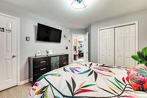 9 Mi to Charlotte Motor Speedway: Apt w/ Deck!