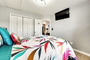 9 Mi to Charlotte Motor Speedway: Apt w/ Deck!