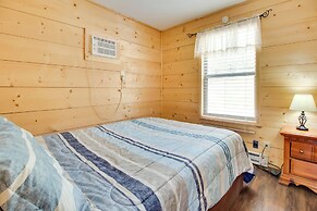 Cabin Getaway in Mountain View w/ Porch + Grill