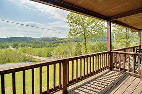 Cabin Getaway in Mountain View w/ Porch + Grill