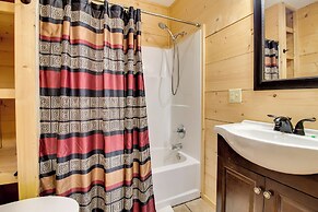 Cabin Getaway in Mountain View w/ Porch + Grill