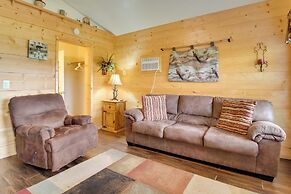 Cabin Getaway in Mountain View w/ Porch + Grill