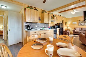 Cabin Getaway in Mountain View w/ Porch + Grill