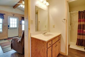 Cabin Getaway in Mountain View w/ Porch + Grill