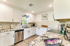 5 Mi to Lake Texoma: Wooded Retreat on 3 Acres!