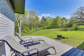5 Mi to Lake Texoma: Wooded Retreat on 3 Acres!