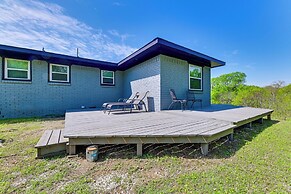 5 Mi to Lake Texoma: Wooded Retreat on 3 Acres!