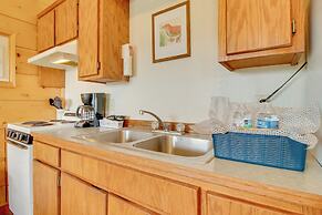 Close to River & Hiking: Cabin in Mountain View