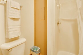 Close to River & Hiking: Cabin in Mountain View