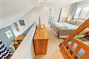 Stylish Notre Dame Condo Sleeps 6 2 Bedroom Condo