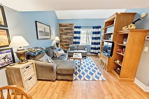 Stylish Notre Dame Condo Sleeps 6 2 Bedroom Condo