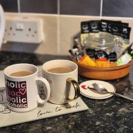 Cosy 3 Bedroom Family Home-large Garden-patio-wifi