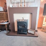 Cosy 3 Bedroom Family Home-large Garden-patio-wifi