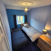 Cosy 3 Bedroom Family Home-large Garden-patio-wifi