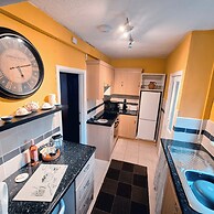 Cosy 3 Bedroom Family Home-large Garden-patio-wifi