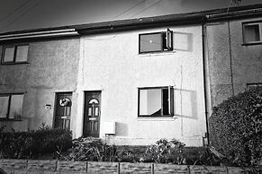 Cosy 3 Bedroom Family Home-large Garden-patio-wifi