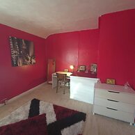 Cosy 3 Bedroom Family Home-large Garden-patio-wifi