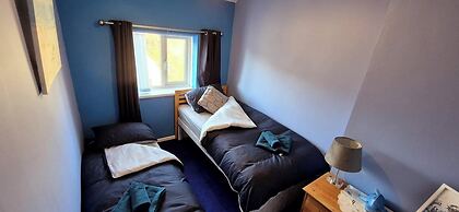 Cosy 3 Bedroom Family Home-large Garden-patio-wifi