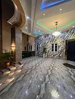 Leons Hotel and Suite