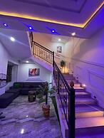 Leons Hotel and Suite
