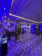 Leons Hotel and Suite