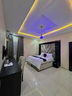 Leons Hotel and Suite